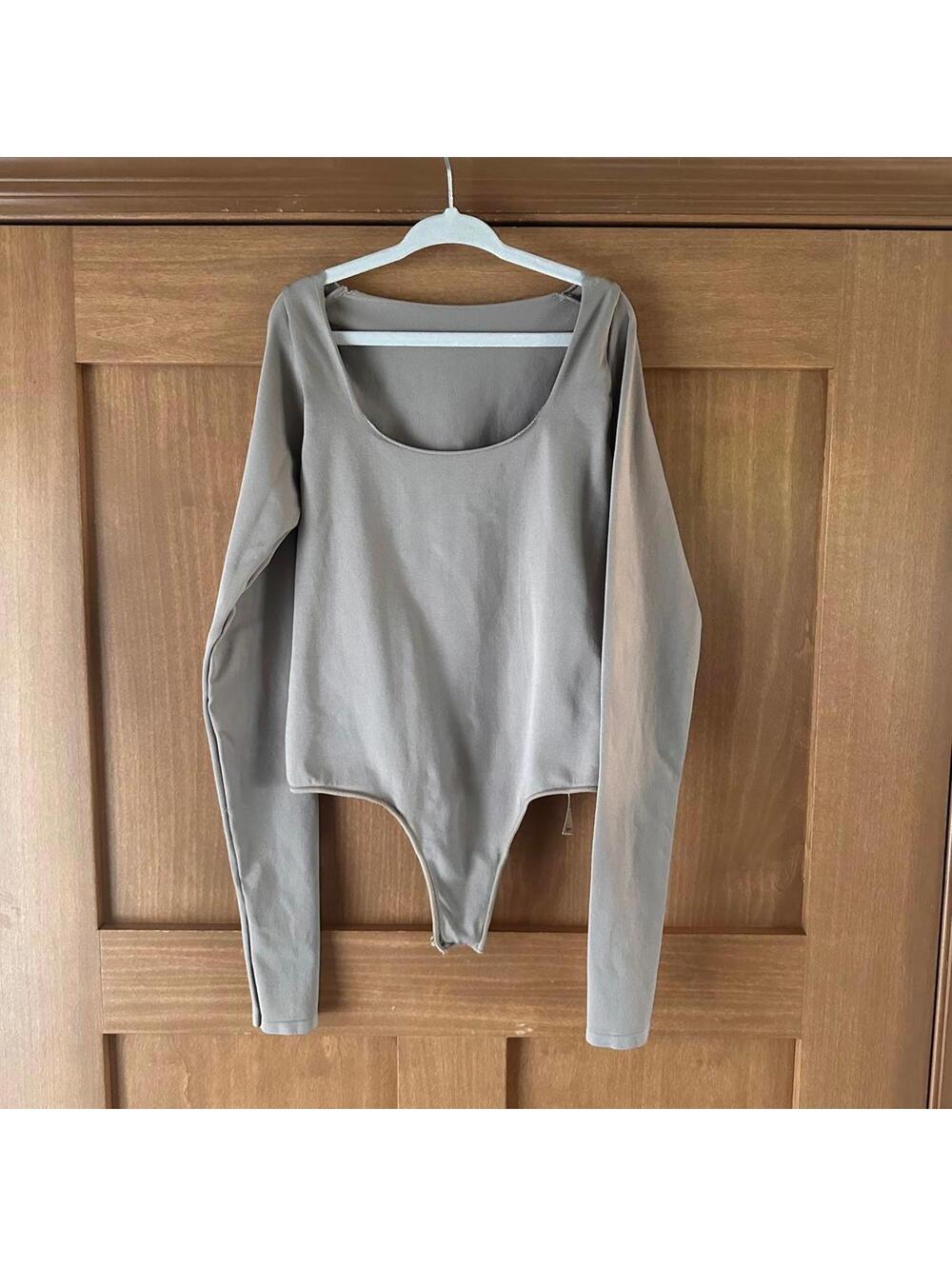 SKIMS Essential Scoop Neck Long Sleeve Bodysuit Beige Tan Women’s XXS / XS